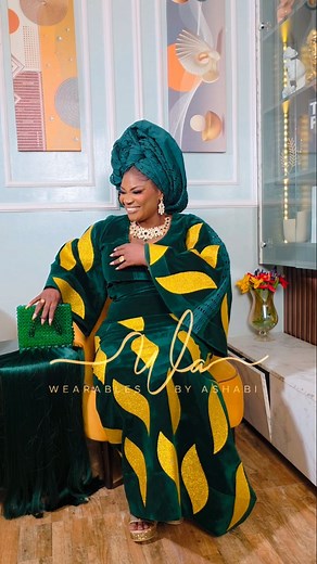 Wrapped in emerald opulence, kissed with gold… this is how a woman arrives when grace meets grandeur. Every fold speaks royalty, every detail whispers power. Not just dressed but enthroned. Whatsapp 2348052310486 for all enquiries. Complete outfit: @wearablesgrandebyashabi Jewelry: @gemsbyashabi MUA: @artistrybyomotolani Gele: @oni_gele Photography: @sammiephotomagic #velvet #readytowearinlagos #bridawear #celebrant #readytowearinsurulere #velvetblouseandwrapper #artwork #mother #celebrantworthy