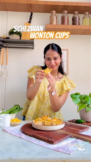 Baked wonton cups 😍 Jalapeno schezwan wonton cups #snackrecipe #jalapeño