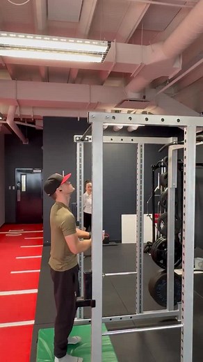 Most consecutive L-sit chin ups (male) 💪 33 by Derek Fontaine 🇨🇦 | Guinness World Records