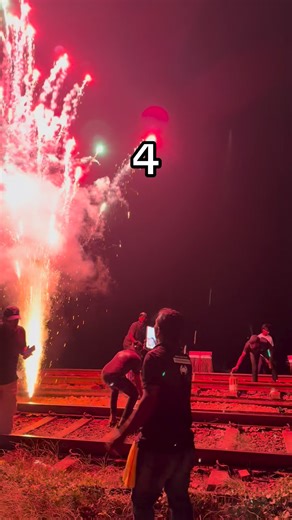 Watching my team light up the sky at Coffee colombo I saw more than fireworks—I saw unity, care, and shared happiness with everyone at marine drive that came to watch, eat and celebrate. Today I stand proud: I have built a team. And soon, the world will see us. 2026, we’re coming. 😉🌎🔥 Happy new year. #crab#crabmeat#jaffnastyle#viral#tiktok#bestseller##srilanka#colombo#coffeecolombo#viraldish#best#jaffna#jaffnastyle#ministryofcrab#yarl#cafe#pittu#canada#muslim#favourite#tamil#uktamil#indiantam