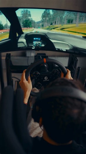 E‑MOTION Paris : le plus grand centre de simulateurs de sport automobile d’Europe ouvre ses portes @e_motion.racing | Sortiraparis.com