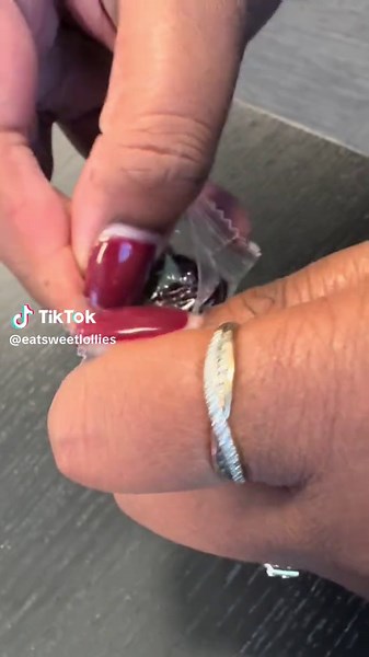 Discover the Addictive Gummi Grapes You Need