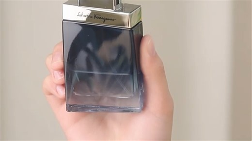 菲拉格慕男士香水Sfumato，木质琥珀调，持久留香，适合日常通勤或约会，层次分明不腻味，一瓶搞定多种场合！