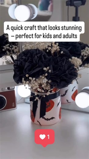 Raising smart and happy kids | These napkin flowers are quick, simple, and oh-so-beautiful! 🌸 With just a few folds, you can transform plain napkins into stunning blooms.... | Instagram