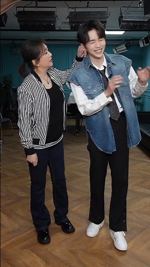 Luo Yizhou 《Gen Z》 Douyin Update Ren Tianzhen Telling Jokes To His Parents💚 - 罗一舟 《后浪》 电视剧抖音更新视频 💚