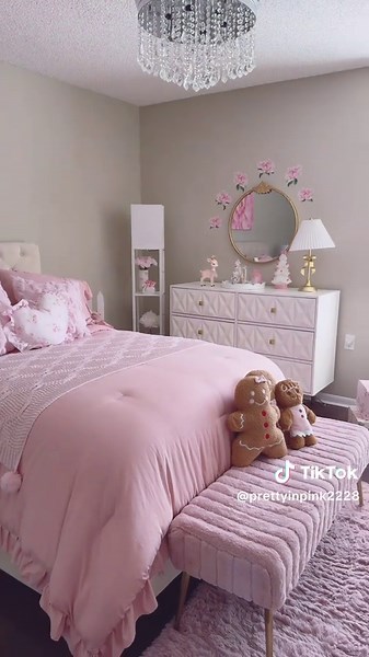 Discover Adorable Pink Christmas Décor Ideas