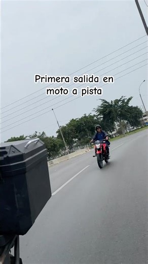 His first motorcycle, his first ride… and a great achievement. This is how you start #learningtor...