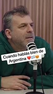 Todos mis libros y shows → https://linktr.ee/elbelgakristof Querida Argentina, A veces hablo tan bien de vos que en Bélgica se ofenden. “No podés decir que allá se vive mejor”, me escriben. “¡¿Mejor que en Bélgica?!”, como si estuviera blasfemando contra el chocolate y la monarquía. Pero lo que no entienden es que no se trata de comparar suizo con dulce de leche. Se trata de sentir. Y yo acá siento. Me pierdo, me reinvento, me abrazo. Acá me dicen papá, me dicen che, me dicen ¿tomamos un feca? Y