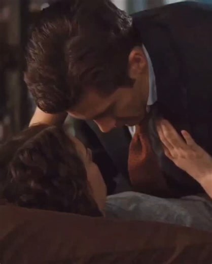Cine Popcorn on Instagram: "Jack & Anne in this film ❤️‍🩹 🎥: Love & Other Drugs (2010) Jamie and Maggie (played by Jake Gyllenhaal and Anne Hathaway) gave us one of the most raw, messy, and devastatingly honest portrayals of love ever put to film. It’s the kind of movie that starts as a cheeky rom-com and ends up completely breaking your heart. ❤️‍🩹💊 🏗️ "You meet thousands of people..." The beauty of Love & Other Drugs is that it doesn't shy away from the "un-pretty" parts of a relationship