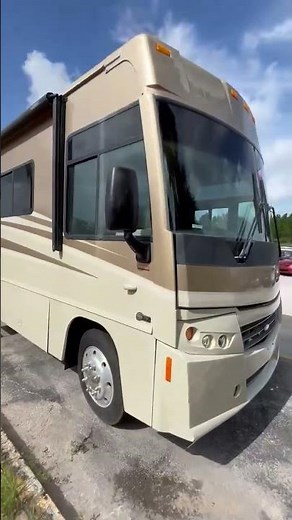 2008 Winnebago Voyage 32H Autos RV For Sale in Davenport, Florida