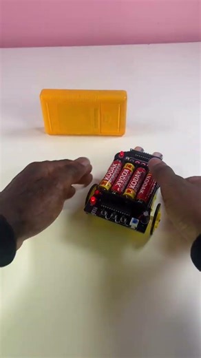 Smart ultrasonic obstacle avoidance #arduinoprojects #robot #engineering
