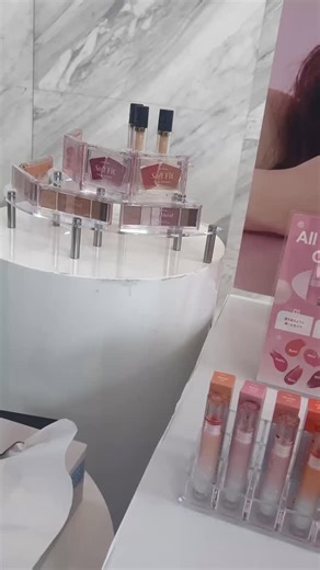 ゆ〜//最新コスメを紹介 on Instagram: "cosme lab様にご招待いただき、イベントに参加してきました💐✨ 今回のテーマは ❤️ “HEART ON ME” – ハートを私に バレンタインの季節とも重なり、 会場はハートと愛があふれる、ときめきいっぱいの空間でした💝 新色のお話を聞いたり、実際にテクスチャーを試したりと、 わくわくする瞬間がたくさん。 トレンドやこだわりを直接知ることができて、とても刺激的な時間でした。 コスメはもちろん、ボディケアやダイエット関連まで、 心がときめく素敵なアイテムとの出会いもたくさん✨ 気になる商品は、また改めて詳しくご紹介しますね。 ぜひ楽しみにしていてください💫 ブランド様はこちら Kopher@kopher_jp too cool for school @toocoolforschool_official_jp lowlize@lowlize_jp KUNDAL @kundal.japan Perfect Diary @perfectdiary_japan UNOVE @unove.jp SKIN1004 @skin100
