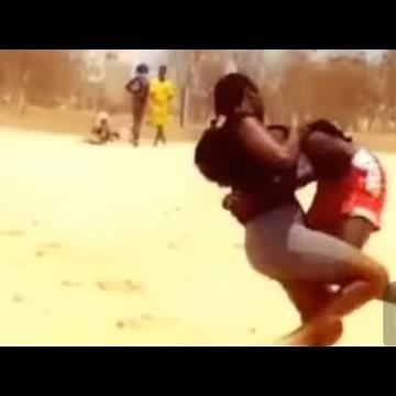 Combat de lutte : Homme vs Femme, loutakh goorgni yambar légui, regardez la victoire de la dame😂😂
