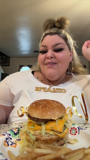 Whats up Everybody💛 Triple Big Mac🔥🔥🔥 #foryoupage #Mukbang #EatWithMe #EatingShow #Foodie #Mcdonalds #TripleBigMac