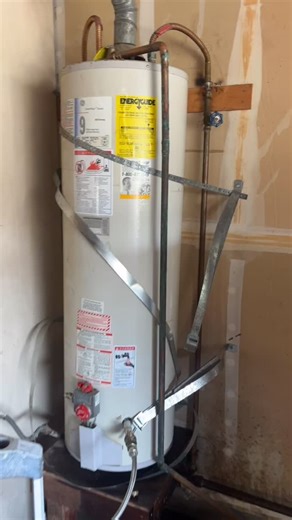 All new 40 gallon BRADFORD WHITE WATER HEATER, all new 3/4 flex hot and cold supply line, expansion tank with set up kit and mounting bracket, 3/4 shut off valve, gas flex line and valve with drip leg, earthquake straps, drain pan, ground wire with ground clamps. This water heater was installed in the home of the greatest realtor ever @deborah_maisterrena_ Thank you for trusting undisputed plumbers | Alan Yanez