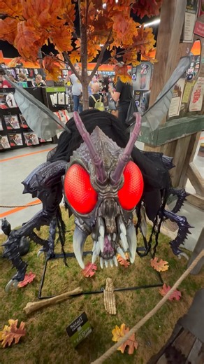Buzz Demo Spirit Halloween Animatronic Flagship #halloween