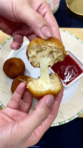 Crispy Chicken Cheese Balls #cheeseballs #chicken #food