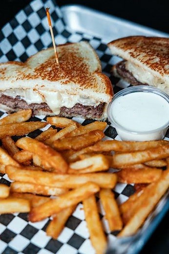 Big Bites & Cold Beer at The Swig Fullerton 🍺🍔