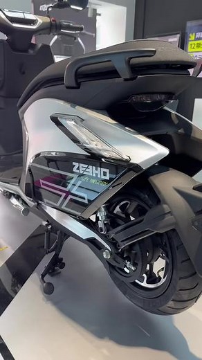 #全能超控玩家#ZEEHO极核 #极核AE8 提速快、高速稳、赛道级操控，春 风极核AE8#ZEEHO极核在郑州