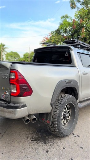 Toyota Hilux 4x4 llegando el viejón
