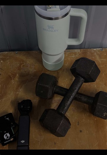 Postpartum Recovery looks different for everybody. Do what works best for you and what’s recommended by your doctor! #postpartumjourney #postpartumrecovery #postpartumbody #postpartum #gymgirls