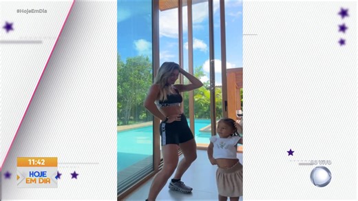 38K views · 982 reactions | Molejo desde pequena! ✨ Liz, filha de Léo Santana encantou a web ao dançar ao lado da mãe Lore Improta. A pequena de três exibiu toda sua graça. Veja! #HojeEmDia | Programa Hoje em Dia | Facebook
