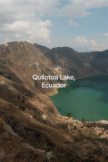 If you’re in Ecuador, don’t skip Quilotoa… Quilotoa is just a few hours south of Quito and is famous for its natural lake, formed in the crater of a dormant volcano. There’s also a really lovely community of indigenous folk there, some nice little hotels and some of the best views we’ve seen. It’s VERY high though, around 4,000m above sea level. Just walking around the rim nearly gave me a heart attack 😂. Well worth it to see this amazing view though. #ecuador #quilotoa #travel #couple