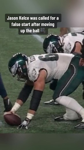 #JasonKelce received a false start penalty for moving the ball up prior to the snap on 3rd-and-1 🎥 #nfl #philadelphiaeagles #football