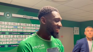 "Tout Sainté a répondu présent, ne soyez pas les seuls absents" pouvait-on lire lors de l'avant match dans le Kop Sud. Les Verts ont su apporter la meilleure des réponses sur le rectangle vert. Dylan Batubinsika est revenu sur cette première étape pour les Stéphanois dans cette quête de Ligue 1 à notre micro en zone mixte. #ASSE #RAF #ASSERAF #Football #Ligue2 | Evect En Vert Et Contre Tous