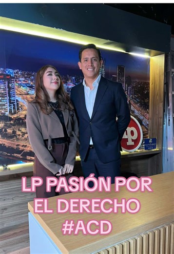 Hoy conocí al abogado que fue defensor de Adrián Villar, el caso polémico. Ser abogado no significa defender el delito, sino garantizar el derecho a la defensa. ¿Y tú juzgarías a un abogado por defender a un culpable? Puedes ver el capítulo completo en el canal de YouTube de @LP Pasión por el Derecho en la sección Pódcast #ACD