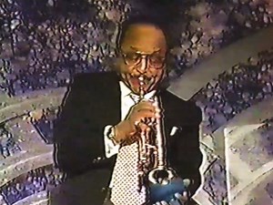 Doc Severinsen & Tonight Show Band - JINGLE BELLS! . Trumpet SOLO: Snooky Young , . . #trumpetlovers #trumpet #trompeta #trompete #trumpets #trompetas #trompetes #trumpetlife #trumpetwine #trumpetplayer #trumpetplayers #trompetista #trompetistas #jinglebells #Christmas #great | Trumpet Lovers