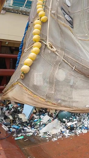 78th plastic extraction in fhe Great Pacific Garbage Patch, and possibly the last extraction with System 002/C as the crew prepares to extend to our biggest system yet - System 03. #theoceancleanup #plasticpollution