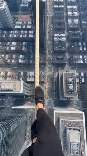One Wrong Move and It’s Over #Shorts#Extreme#Tightrope #HighAltitude