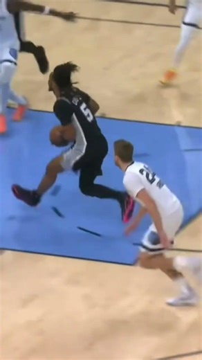 Stephon castle is insane dunks🥶✌🏿