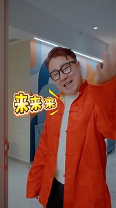 三姑六婆来拜年时问东问西 Jentzen Lim 林震前 就来跟她开箱距离槟城第二大桥 仅1 公里的新家🏠😎 想了解更多， 赶快到他们的showroom 感受一下😍 📍Paramount Property Gallery @ Utropolis Batu Kawan 📍Waze: https://shorturl.at/1TKvS 🏠Virtual Tour: https://paramountproperty.my/Seiras VR/ ⏰ 星期一至五：9 AM – 6 PM 星期六至日：10 AM – 6 PM Paramount Property #百乐园 #SeirasResidences #双钥匙 #三钥匙 #槟城 #BatuKawan #桂花城 | MELODY