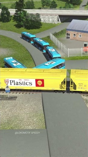 Kereta Lewat Bus Putar Balik #railtrack #railroad #railway #indianrailways #train
