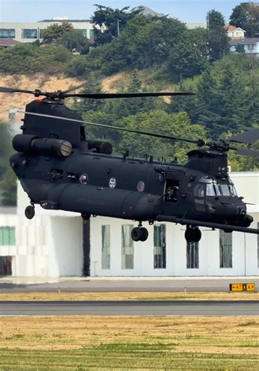 🚨 CHINOOK   BLACK HAWK TAKEOFF! 🇺🇸🚁🔥 Two military beasts taking off from Boeing Field, Seattle! CH-47 or UH-60? 👀 #Chinook #BlackHawk #MilitaryAviation #Helicopter #AvGeek