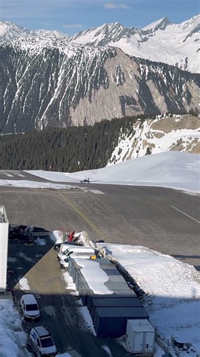 Diamond DA62 Courchevel altiport LFLJ takeoff