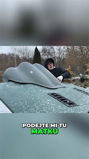 Mechanik bojuje s mrazem a "ne"šrouby: Vtipné "kousky" oprav auta #shorts