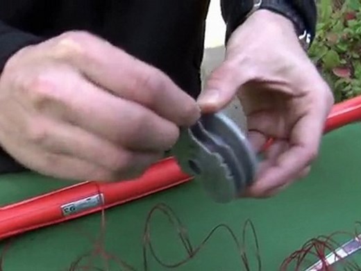 How to replace the line in a Flymo Strimmer