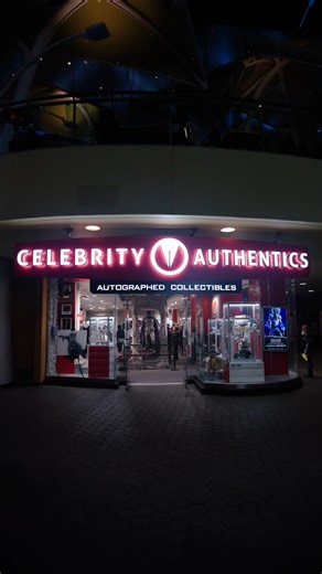 Members of Sideshow's creative staff headed to Celebrity Authentics at Universal CityWalk in Los Angeles, CA, to chat with horror fans about Sideshow's unique, hand-made prototypes of our new Universal Monsters 1:4 Scale Statues and the fine art prints featuring those iconic monsters. Catch this display with your own eyes before it vanishes on November 2! CODA Curates Celebrity Authentics #UniversalMonsters #Frankenstein #BrideOfFrankenstein #CreatureFromTheBlackLagoon #Horror #Sideshow | Sidesh