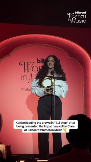 @Kehlani’s automatic, supersonic, hypnotic, funky fresh words for @Ciara after being presented the Impact award at #BBWomenInMusic ⚡️ #awardsshow #kehlani #nostalgia #2000sthrowback