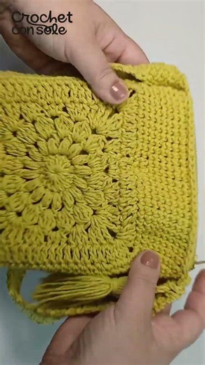 🌸 Could you imagine you can add the zipper while crocheting?