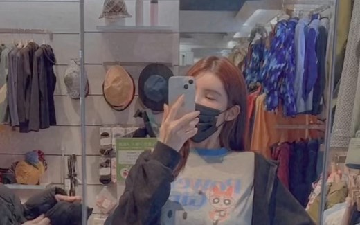 台湾直播平台 SWAG 的女神贝拉@alleys，带妈妈去买羽绒衣，这样孝顺的女孩，真的太加分了！