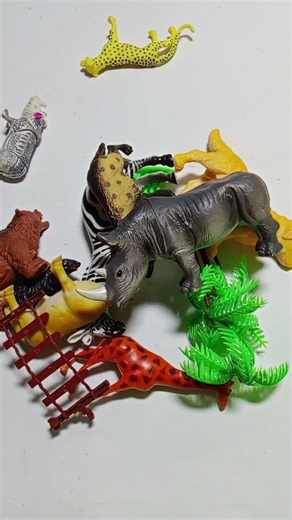 Oddly Satisfying ASMR: Miniature Animals Diorama Setup 🦒 Tapping Sounds