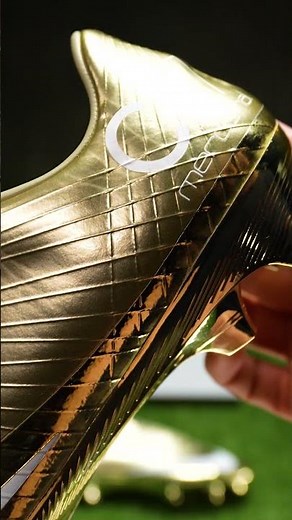 Golden touch for a CR7 classic ✨🇵🇹 The Mercurial Superfly 1 RGN has landed 🔥