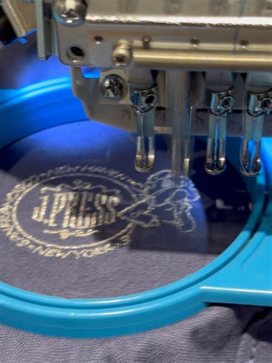 Motohiro Kotsuka on Instagram: "J.PRESS & SON'S AOYAMA 6th Anniversary㊗️ @jpressandsons_aoyama "J.PRESS ORIGINALS x CLUÉL" CAPUSULE COLLECTION LAUNCH @cluelmagazine @jpress_originals 今秋 J.PRESS SOUVENIR PROGRAM. の ラインアップがひろがります。 IVYやアメトラの世界観を楽しみながら気軽に体現することができる本コレクションは男性だけでなく女性にも また次世代に向けてもIVYやアメトラの魅力をより強く 発信したいと願いこのたびCLUÉLとのコラボレーションが実現しました。 CLUEL特設"トラックスタジオ"での終日撮影 おつかれさまでした🙌🏽 SPRCIAL GUEST Aaron Chang @aron_ch Thank you all✨"