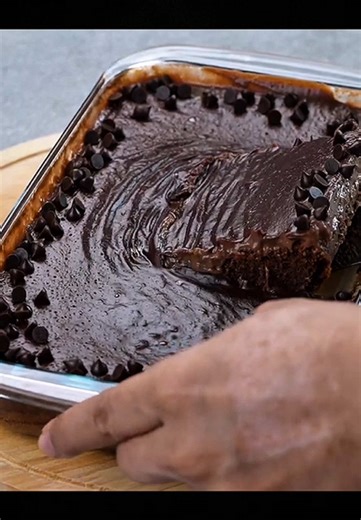 30-Min Eggless Chocolate Pudding Cake (No Oven!)