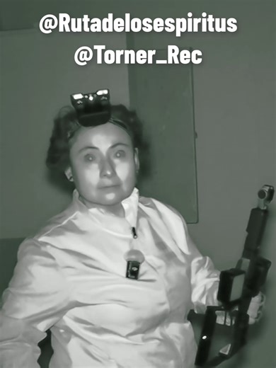 Un internado enorme… abandonado… y una investigación paranormal Nocturna. Recorrimos este lugar de día y regresamos cuando todo quedó en silencio absoluto. Lo que ocurrió dentro de este edificio fue intenso. 🎬 El video estará disponible este sábado en YouTube. No te lo pierdas. Suscríbete al canal de Mónica 👉 @_rutadelosespiritus y al canal de Mónica @torner_rec ¿Te atreverías a entrar aquí de noche? #paranormal #investigacionparanormal #exploracionurbana #lugaresabandonados #fantasmas #mister