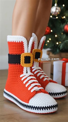 Free pattern link 👉 https://punqa.com/free-santa-sneaker-slippers-crochet-pattern/ | Punqa